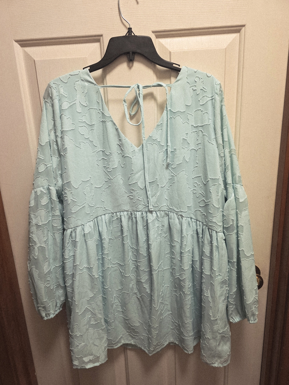Lane Bryant Floral Textured V-Neck Blouse Size 14/16 - Picture 5 of 6